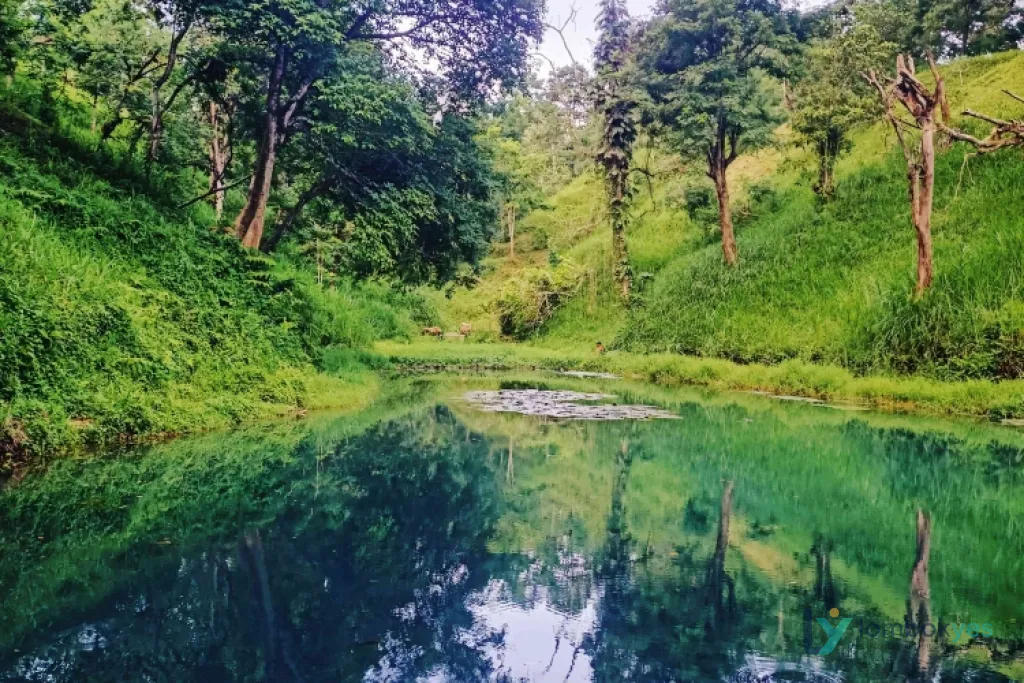 Telaga Biru Perian, Pesona Telaga Toska yang Tersembunyi di Lombok Timur